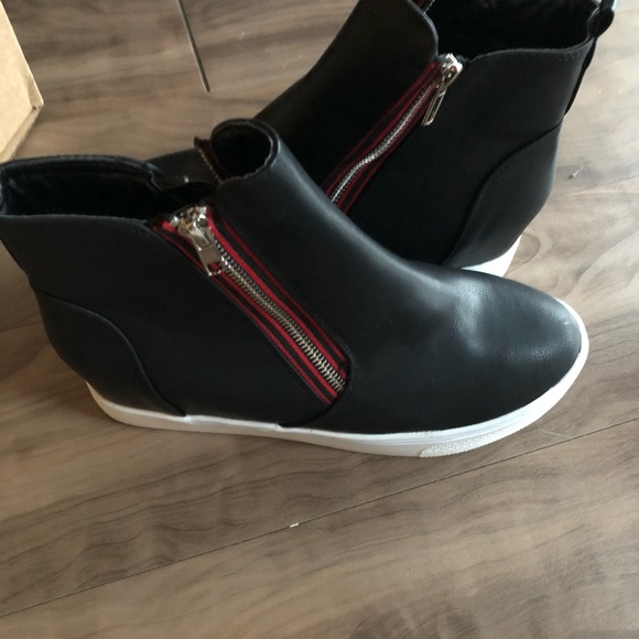 Shoes - PENDING SALE Wedged Sneaker Women’s 8.5